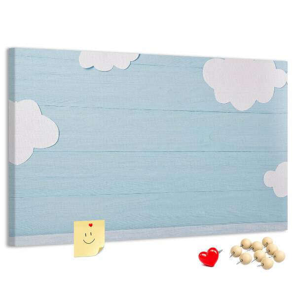 Prikbord met een hemel met wolken op een houten achtergrond
