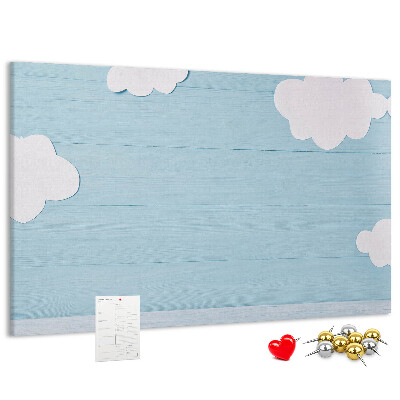 Prikbord met een hemel met wolken op een houten achtergrond