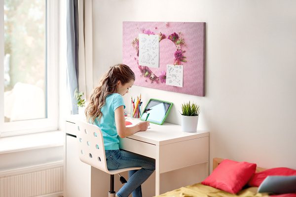 Prikbord met hartvormig bloemenpatroon