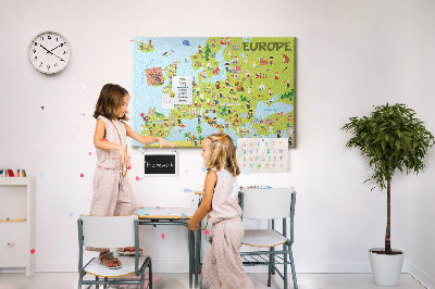 Kurk prikbord met een kleurrijke kaart van Europa inclusief culturele iconen