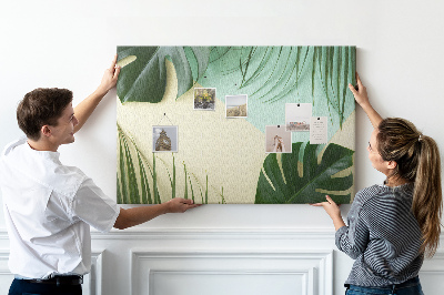 Kurkbord met tropische bladeren op een pastelkleurige achtergrond