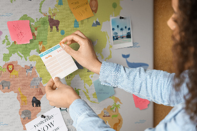 Prikbord wereldkaart met afbeeldingen van dieren