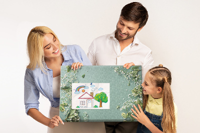 Kurken prikbord met bloemenpatroon op een groene achtergrond