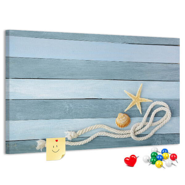 Prikbord met afbeelding van zeegezicht met schelpen en touw