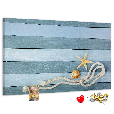 Prikbord met afbeelding van zeegezicht met schelpen en touw