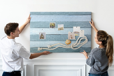 Prikbord met afbeelding van zeegezicht met schelpen en touw