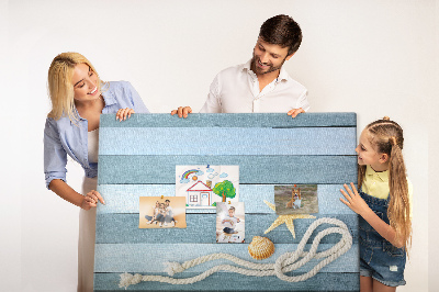 Prikbord met afbeelding van zeegezicht met schelpen en touw