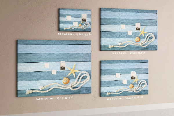 Prikbord met afbeelding van zeegezicht met schelpen en touw