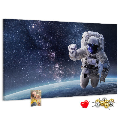 Kurken prikbord met astronaut in de ruimte