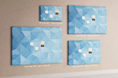 Prikbord met geometrische blauwe driehoeken in verschillende tinten