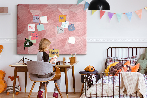 Prikbord geometrische vormen in roze en beige tinten