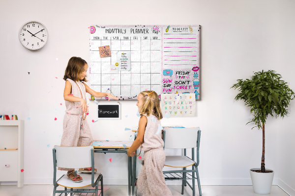 Kurkbord kleurrijke maandplanner met motieven