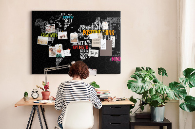 Kurkbord wereldkaart met motiverende slogans