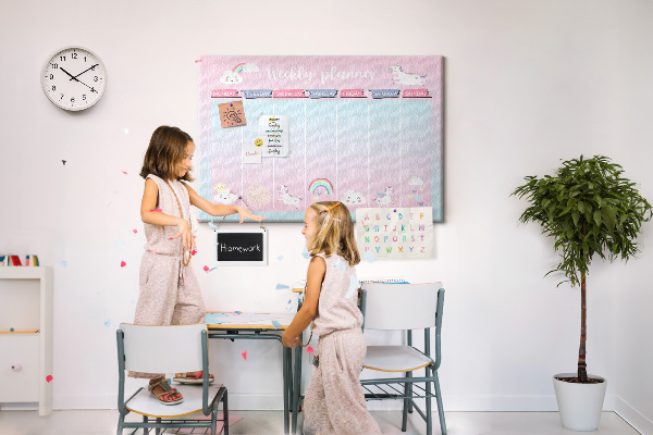 Kurk prikbord weekplanner met kleurrijke eenhoorns