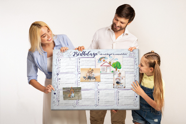 Verjaardagskalender met kleurrijke accenten en prikbord