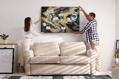 Kurkbord met een abstract patroon van gouden en zwarte golven