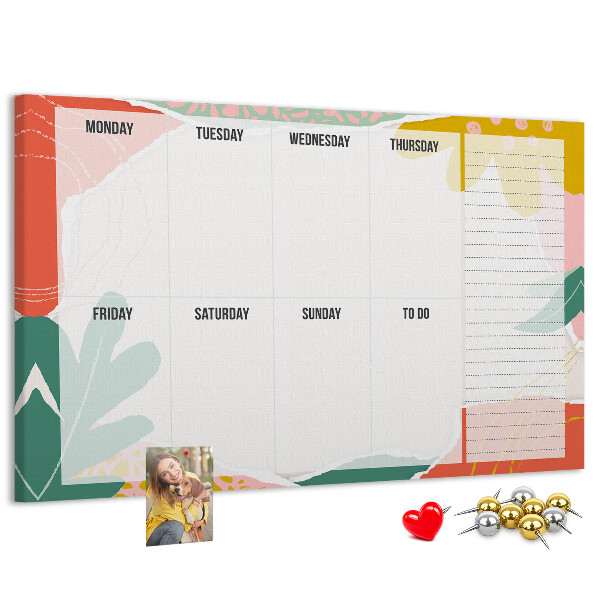 Kurkbord met bloemenkalender en kleurrijke accenten