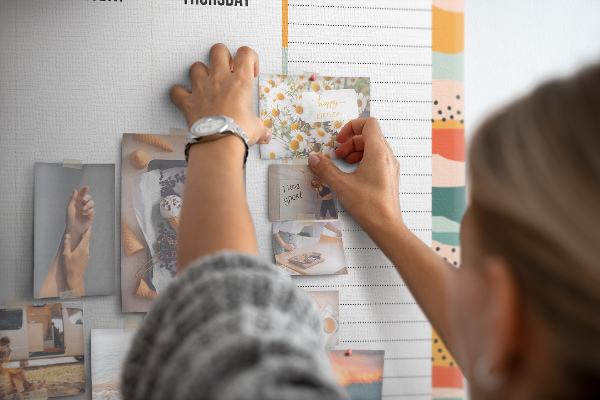 Kurkbord kleurrijke planner met weekindeling