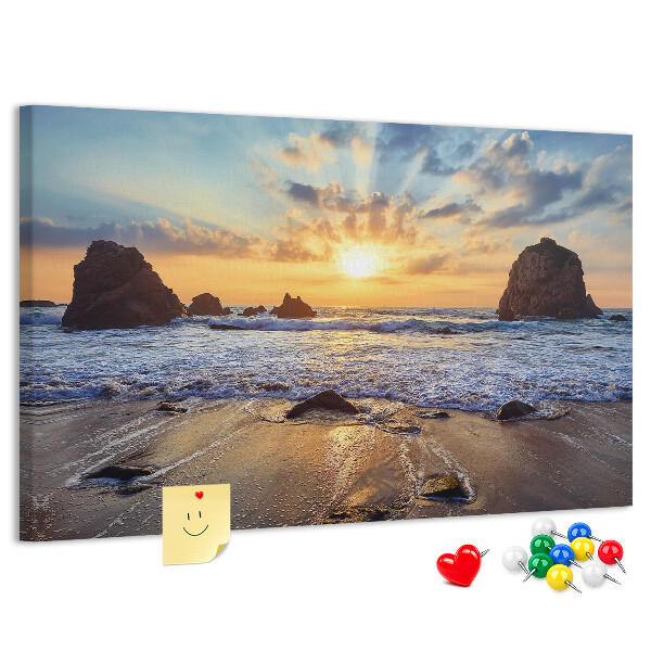 Kurkbord met afbeelding van een zonsondergang boven de kalme zee