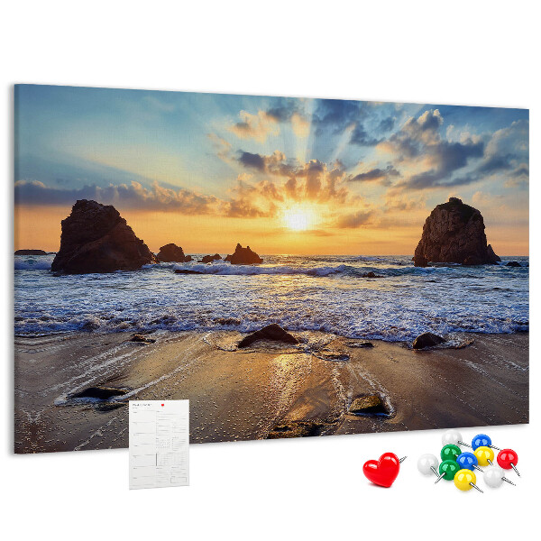 Kurkbord met afbeelding van een zonsondergang boven de kalme zee