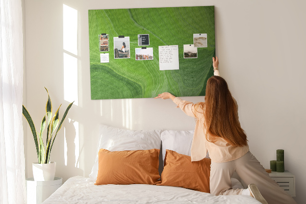 Kurkbord met groene golven en delicate lijnen