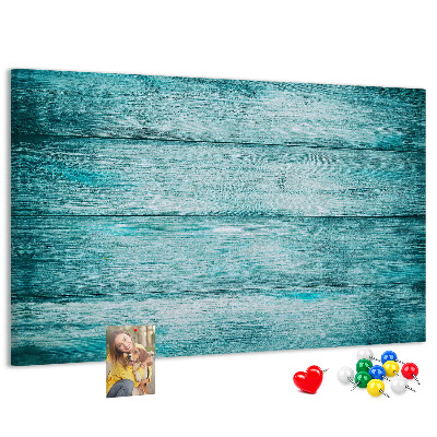 Kurkbord met achtergrond van groene en blauwe houten planken