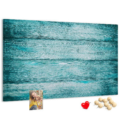 Kurkbord met achtergrond van groene en blauwe houten planken