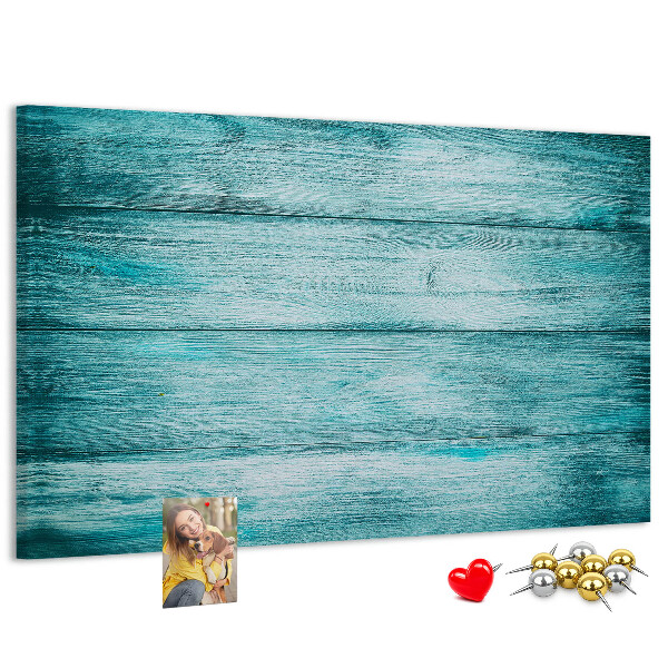 Kurkbord met achtergrond van groene en blauwe houten planken
