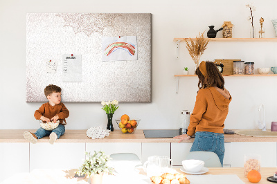 Prikbord met een verfijnd mandala-patroon op een lichte achtergrond