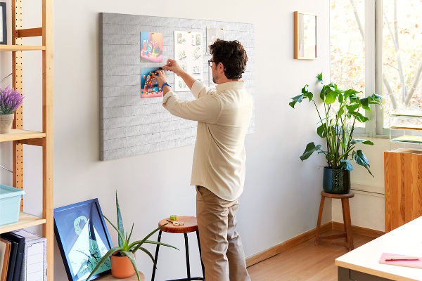 Kurk prikbord met witte houtlook