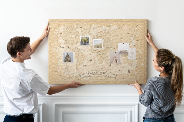 Kurk prikbord met kaart van de oude wereld met geografische details