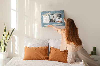 Prikbord oude wereldkaart met een delicate achtergrond