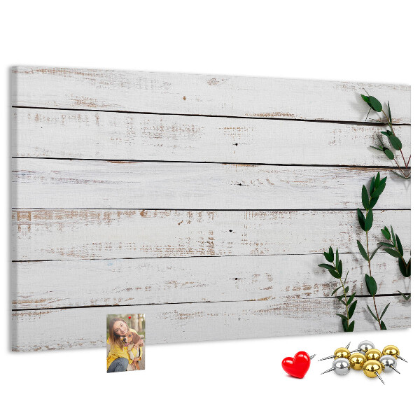 Kurk prikbord met rustiek hout en groene takken