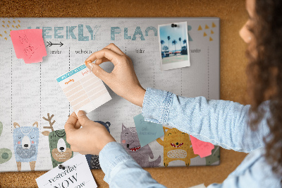 Kurkbord met kleurrijke weekplanner en dierenprint