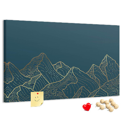 Kurkbord met gouden bergen op een donkere achtergrond
