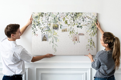 Kurken prikbord met een motief van groene bladeren en tere bloemen