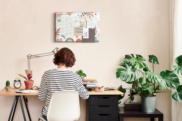 Kurkbord met kleurrijke vormen en abstracte patronen voor wekelijks gebruik
