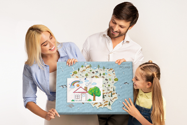 Kurkbord met een kleurrijke kaart van de Poolse fauna