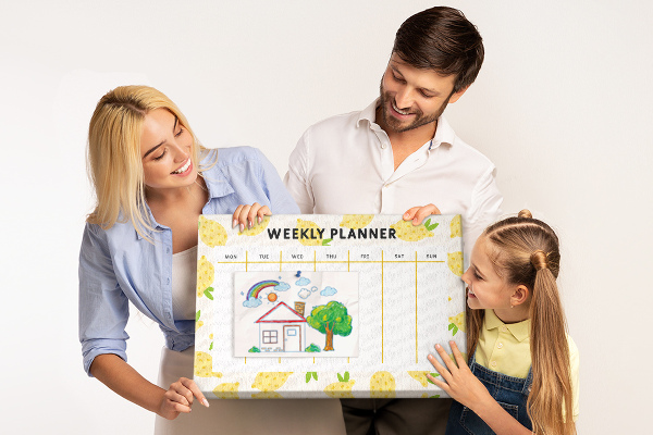 Weekkalender met een citroenmotief en kurk prikbord