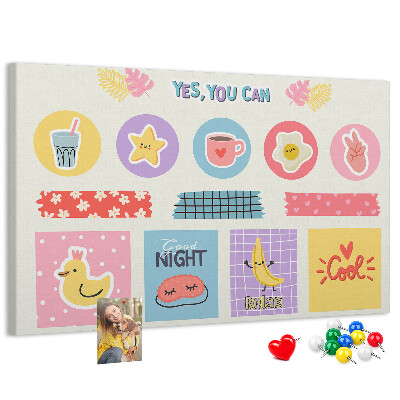 Prikbord met kleurrijke motieven en positieve slogans
