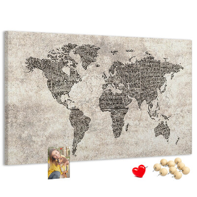 Prikbord met een wereldkaart en krantentextuur