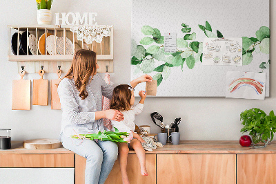 Prikbord met groene bladeren op een lichte achtergrond
