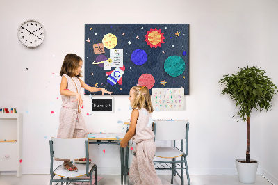 Kurk prikbord met een ruimtereis langs kleurrijke planeten
