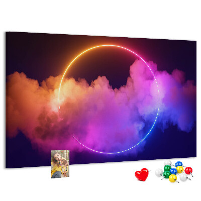 Prikbord met kleurrijke wolken en een neonkleurige cirkel