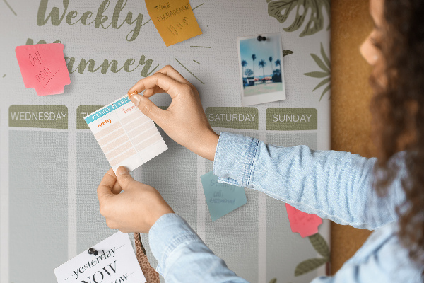 Prikbord weekplanner met plantenpatroon