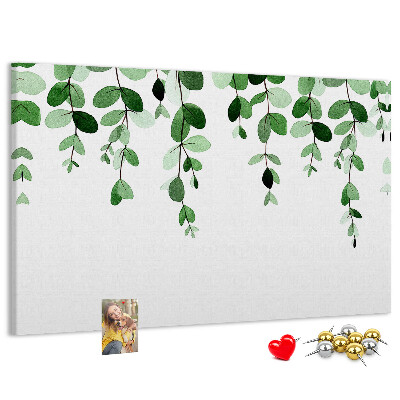 Prikbord met een print van groene bladeren in een verfijnde aquareltechniek