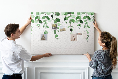 Prikbord met een print van groene bladeren in een verfijnde aquareltechniek