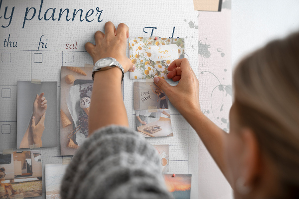 Prikbord maandplanner met plantenaccenten