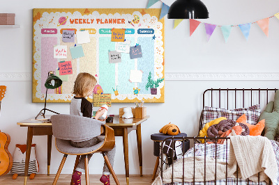 Kurkbord met een kleurrijke weekplanner en schoolthema's