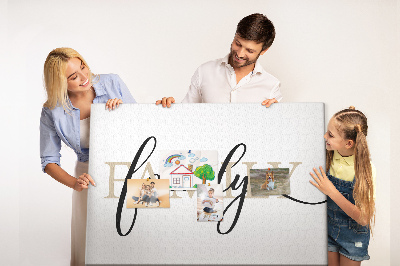 Prikbord met stijlvolle familietekst op een witte achtergrond